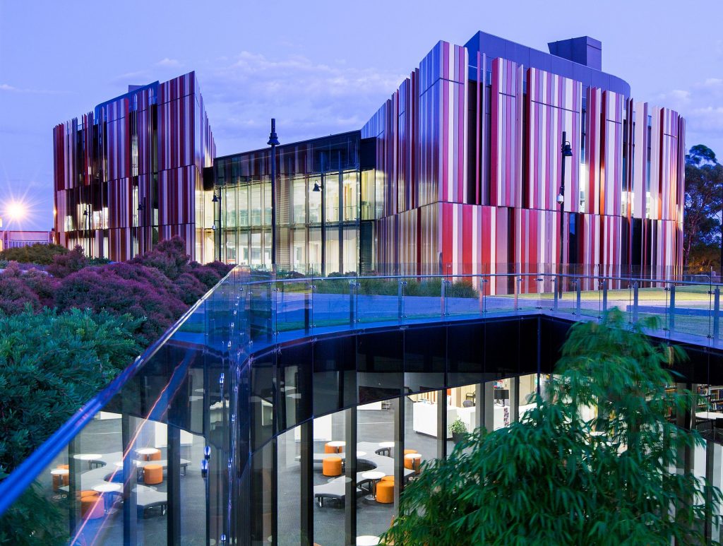 KFO-Đại học Macquarie, Úc