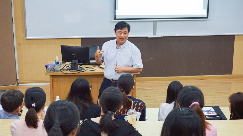 Phó giáo sư, Tiến sĩ Trần Hà Minh Quân - Viện trưởng ISB, Đại học Kinh tế TP HCM.
