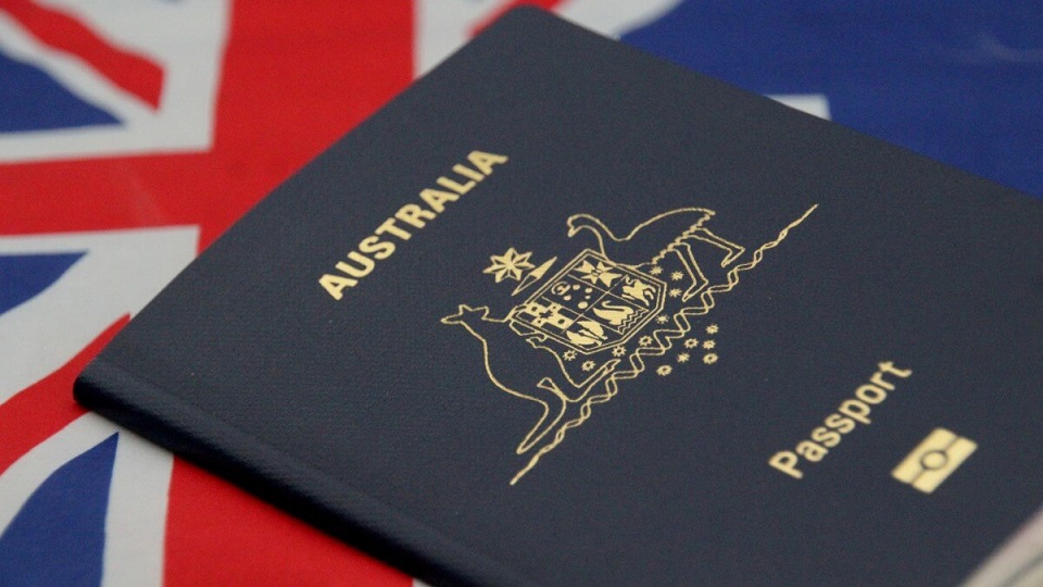 Hộ chiếu là giấy tờ quan trọng thuộc hồ sơ xin visa du học Úc
