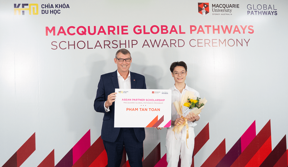 Phạm Tấn Toàn nhận học bổng ASEAN Partner từ Đại học Macquarie