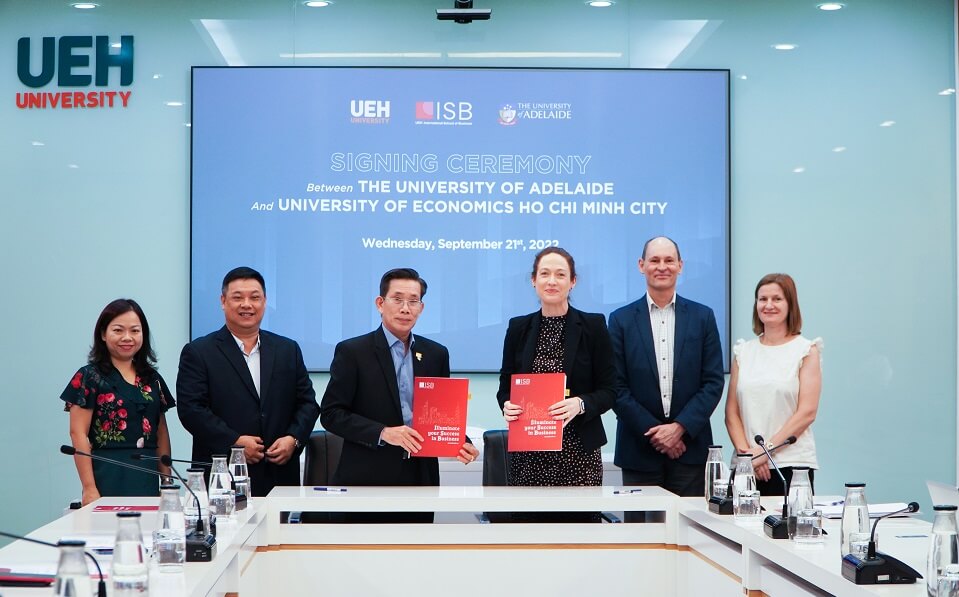 Lễ ký kết hợp tác giữa Đại học Kinh tế TP. Hồ Chí Minh (UEH) và Đại học Adelaide 