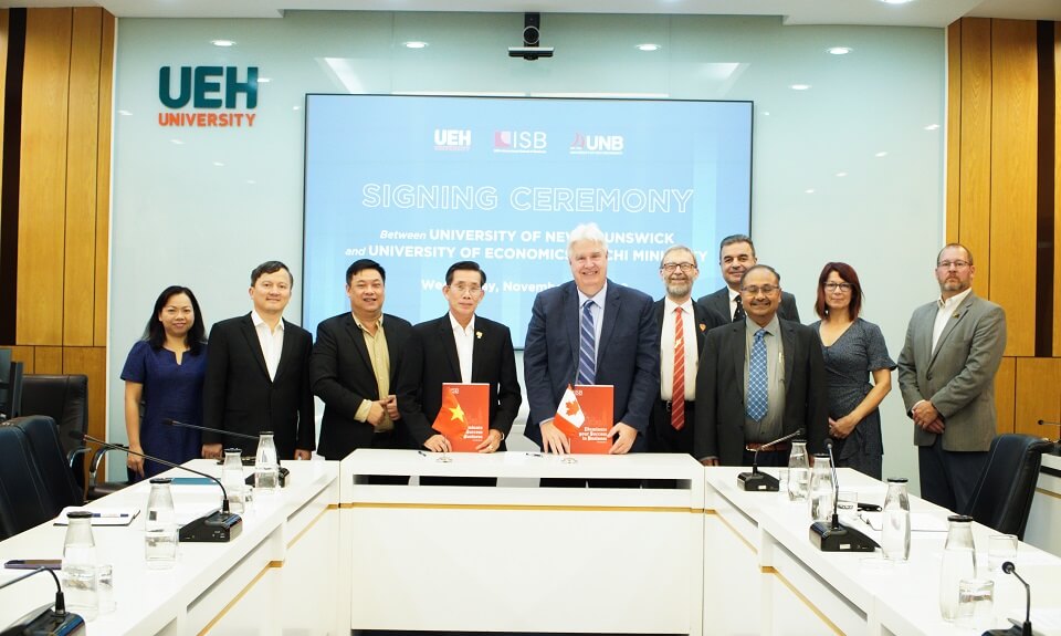 Lễ ký kết hợp tác giữa Đại học Kinh tế TP. Hồ Chí Minh (UEH) và Đại học New Brunswick, Canada