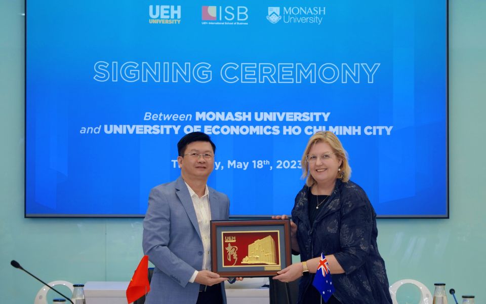 Buổi lễ ký kết giữ Đại học Monash và UEH