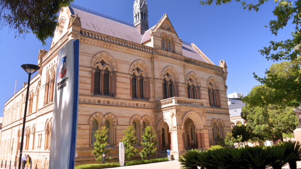 Đại học Adelaide, Úc liên tục đứng ở thứ hạng cao trong các bảng xếp hạng uy tín.