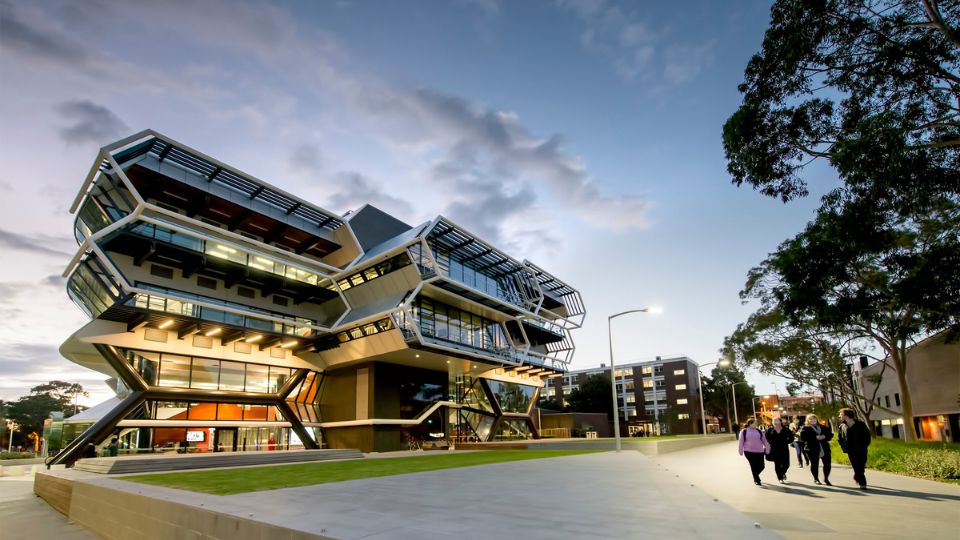 Đại học Monash xếp hạng 42 Đại học xuất sắc nhất thế giới (theo QS World University Rankings, 2024)